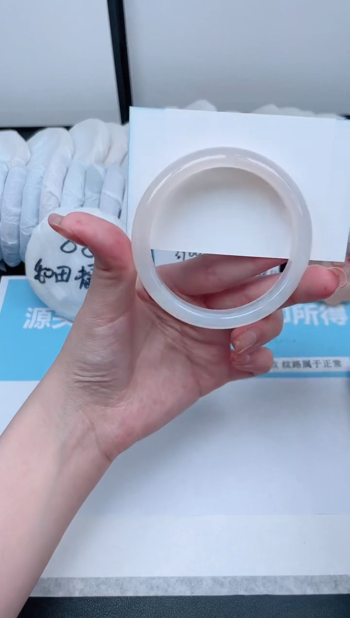 【闪购商品】石英质玉手镯未镶嵌53-56.2