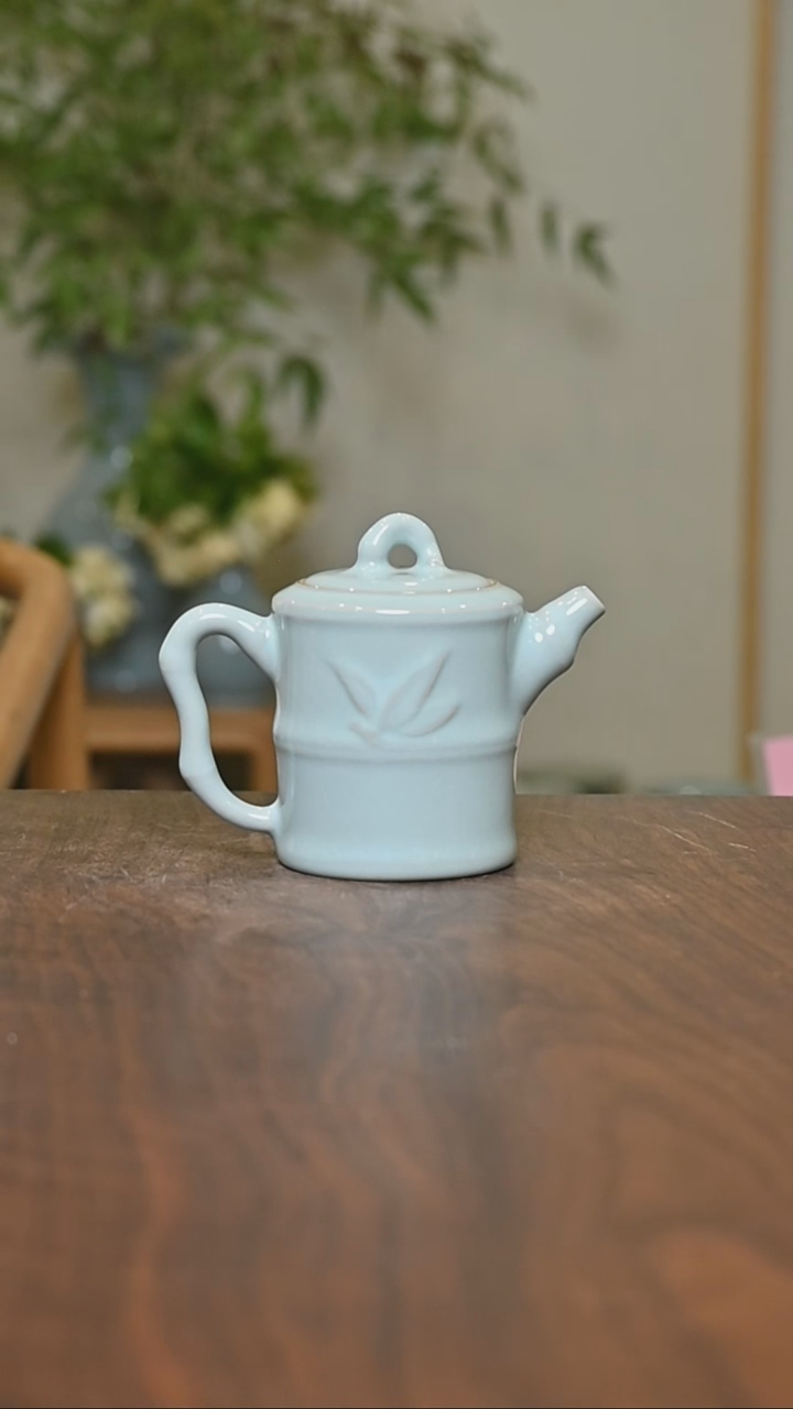 其他手拉竹节壶 微瑕 天青釉 朱家款