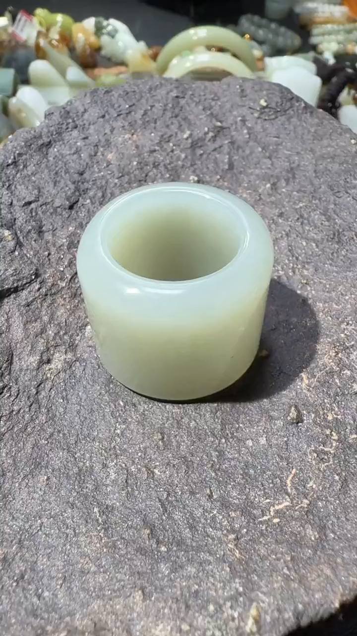 颈饰未镶嵌和田玉扳指22*