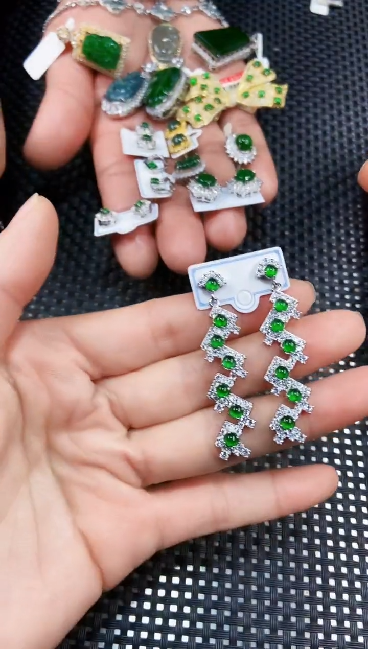 【闪购商品】翡翠耳饰未镶嵌11111111