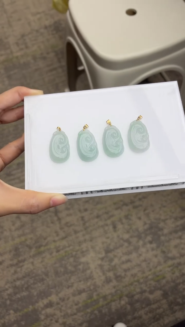 【闪购商品】翡翠颈饰18K金镶嵌C9多样性发一件/配绳子