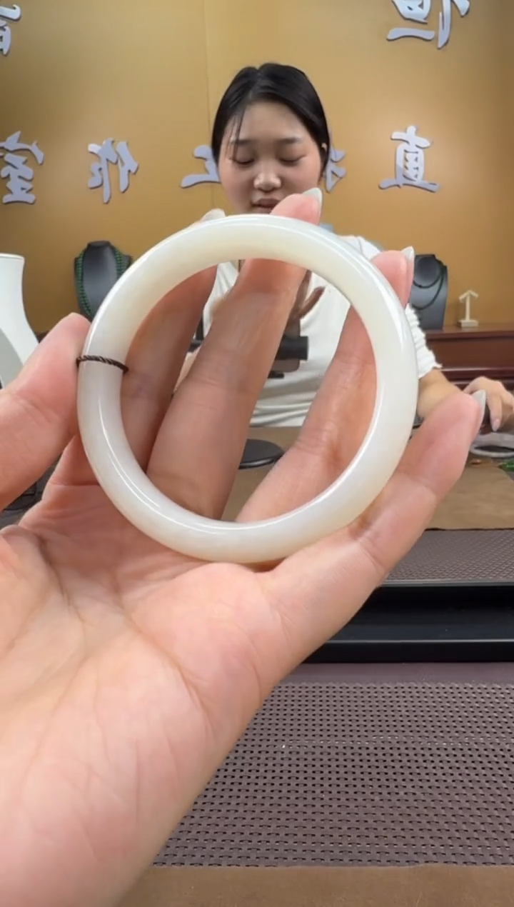 颈饰未镶嵌和田玉手镯56