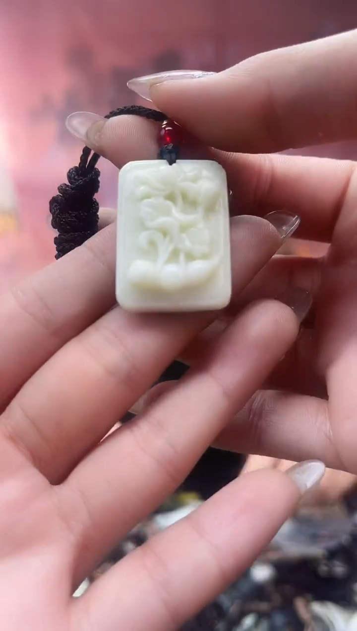 未镶嵌岫玉吊坠·