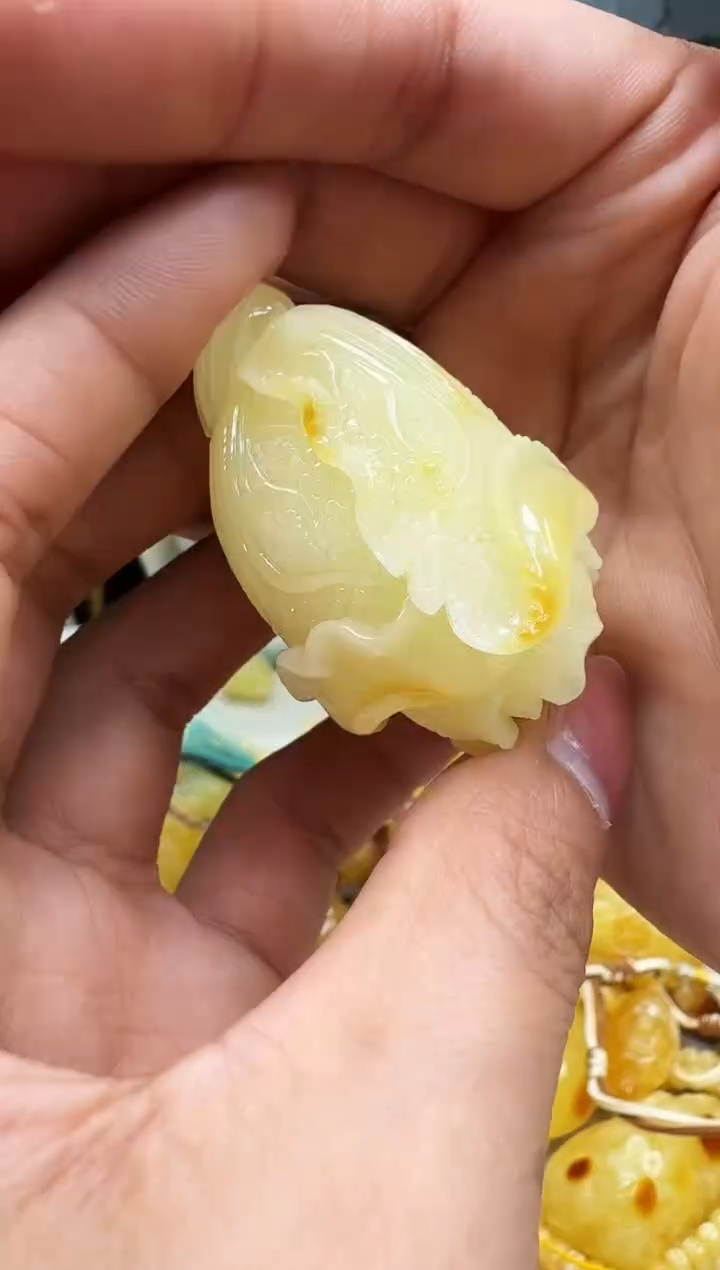 【闪购商品】琥珀裸石未镶嵌挂坠