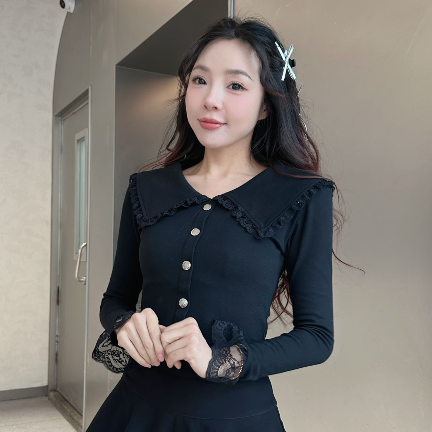 翻领按扣花边蕾丝洋气上衣收腰弹力显瘦气质修身短款新时尚百搭