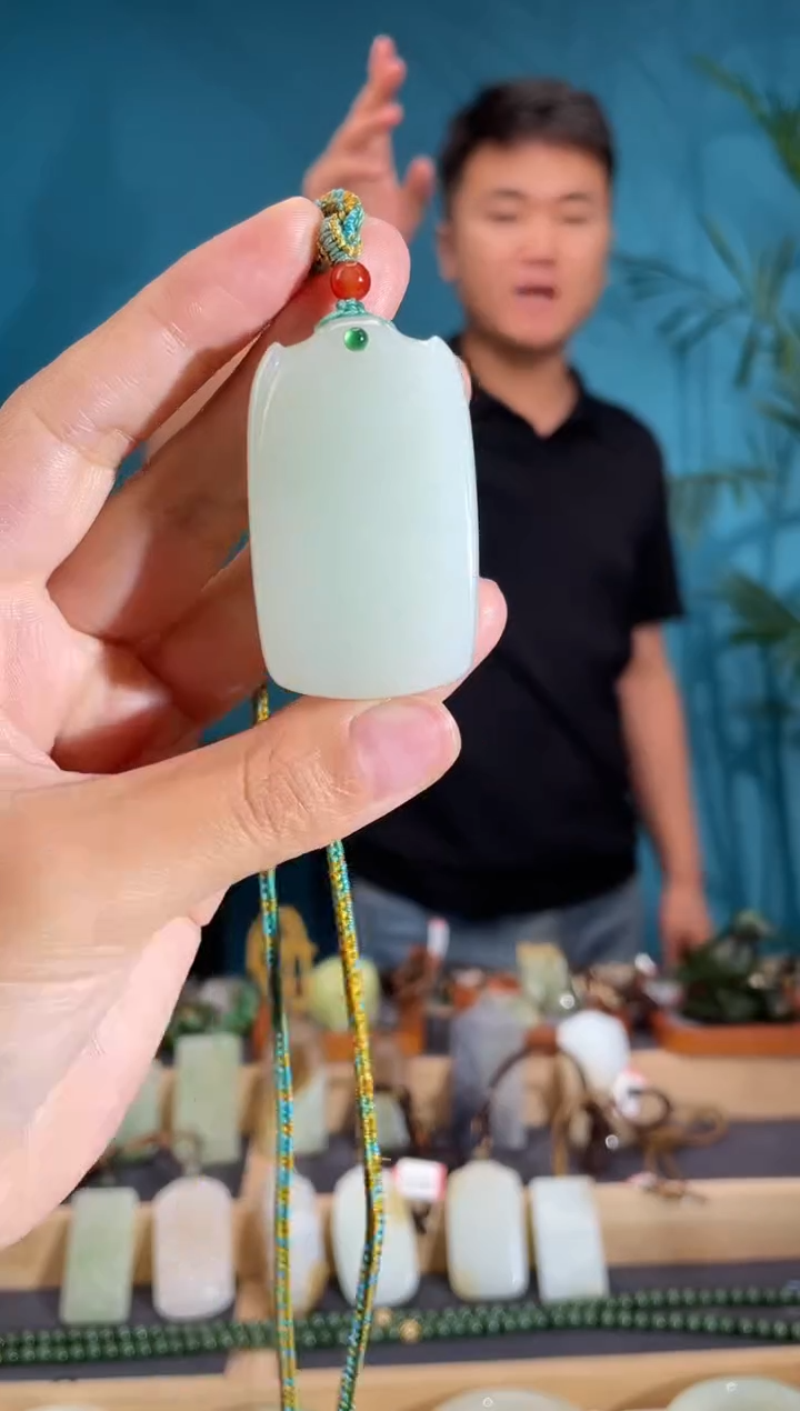 和田玉未镶嵌颈饰1