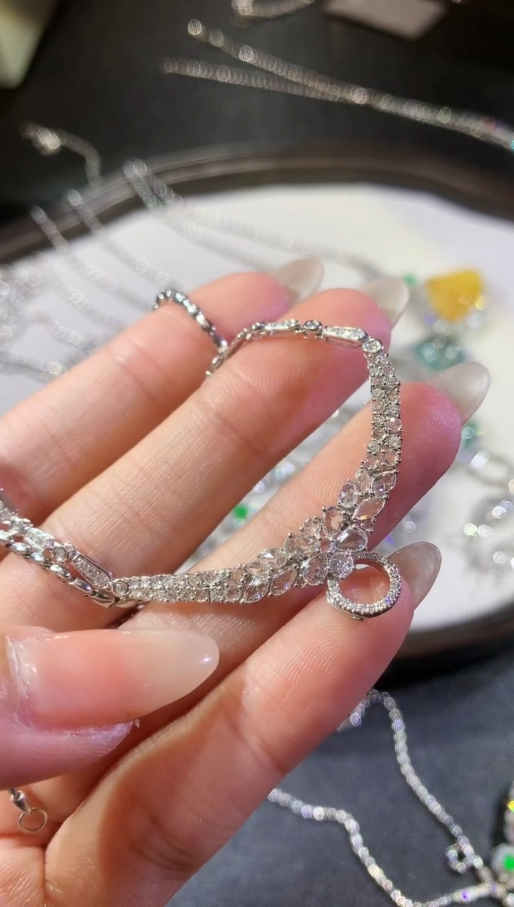 【闪购商品】钻石颈饰18K金镶嵌201-项链