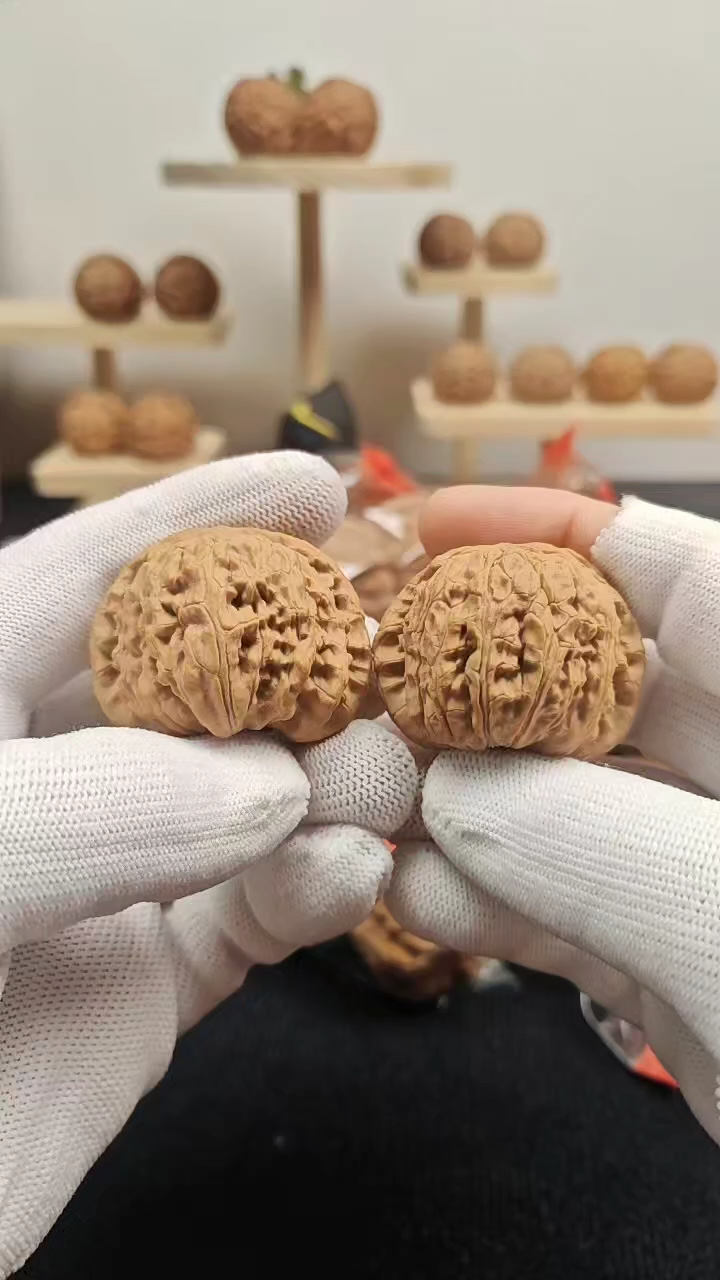 【闪购商品】文玩核桃吊坠白狮子