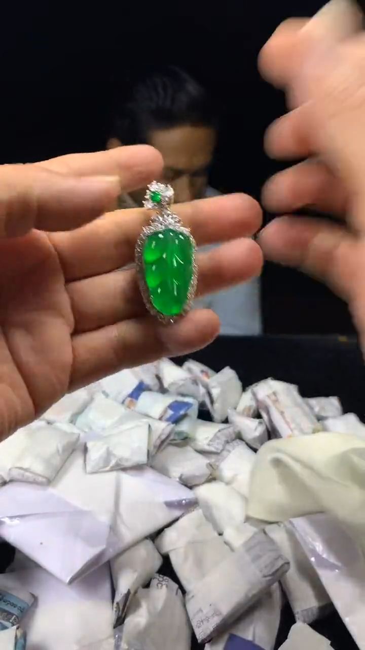 满色吊坠，所见即所得！！！