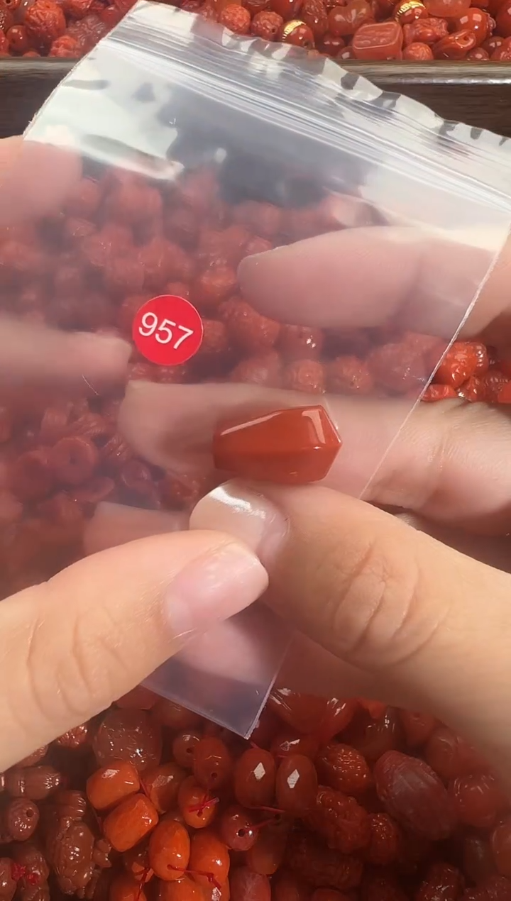 颈饰未镶嵌南红玛瑙1