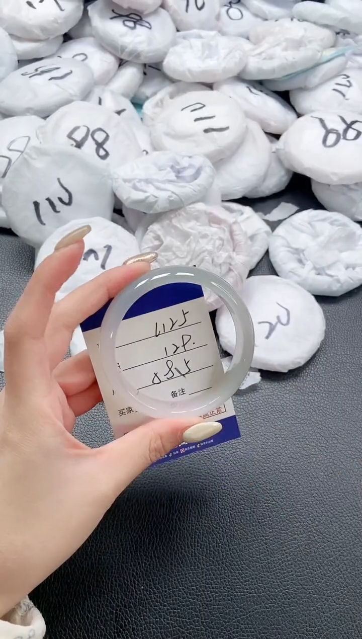 【闪购商品】石英质玉手镯未镶嵌 6L125-58