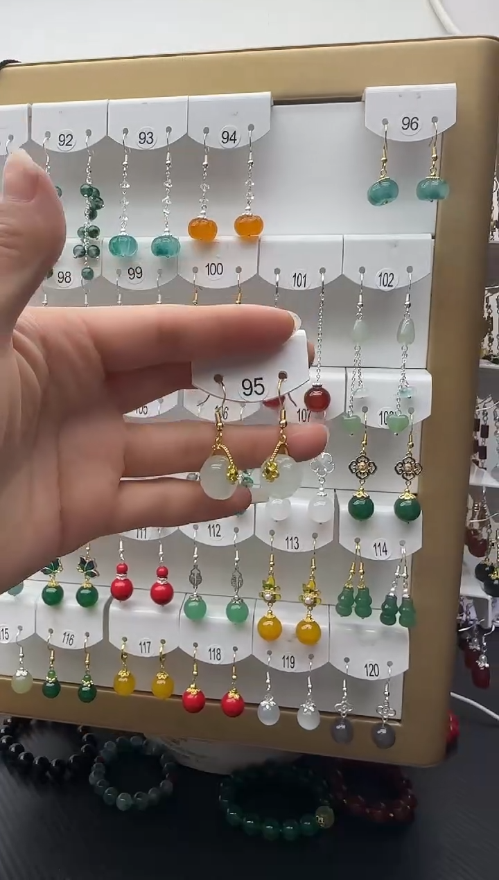 未镶嵌石英质玉（非洲翠）耳坠95