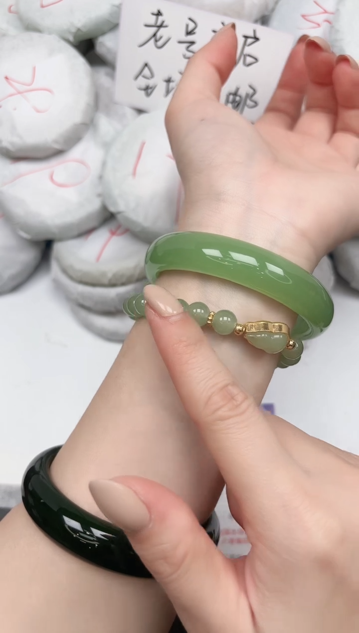 未镶嵌手镯石英质玉102/5960