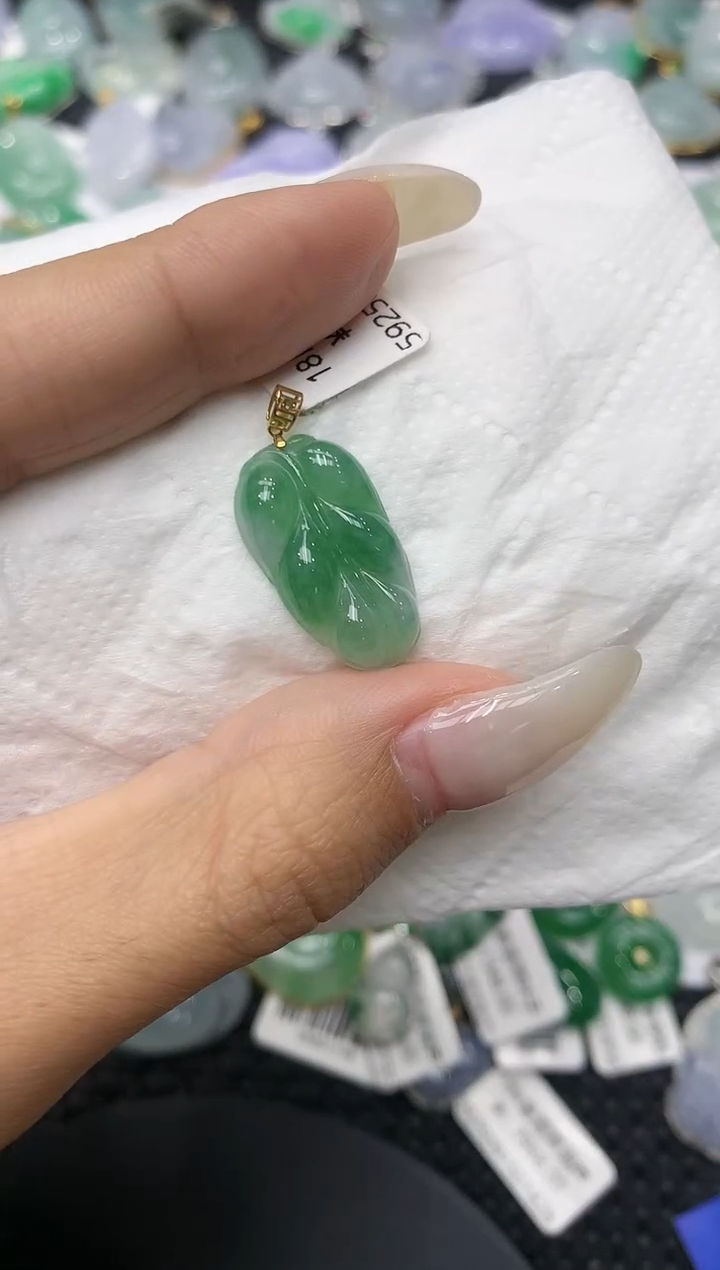 颈饰18K金镶嵌翡翠11111111