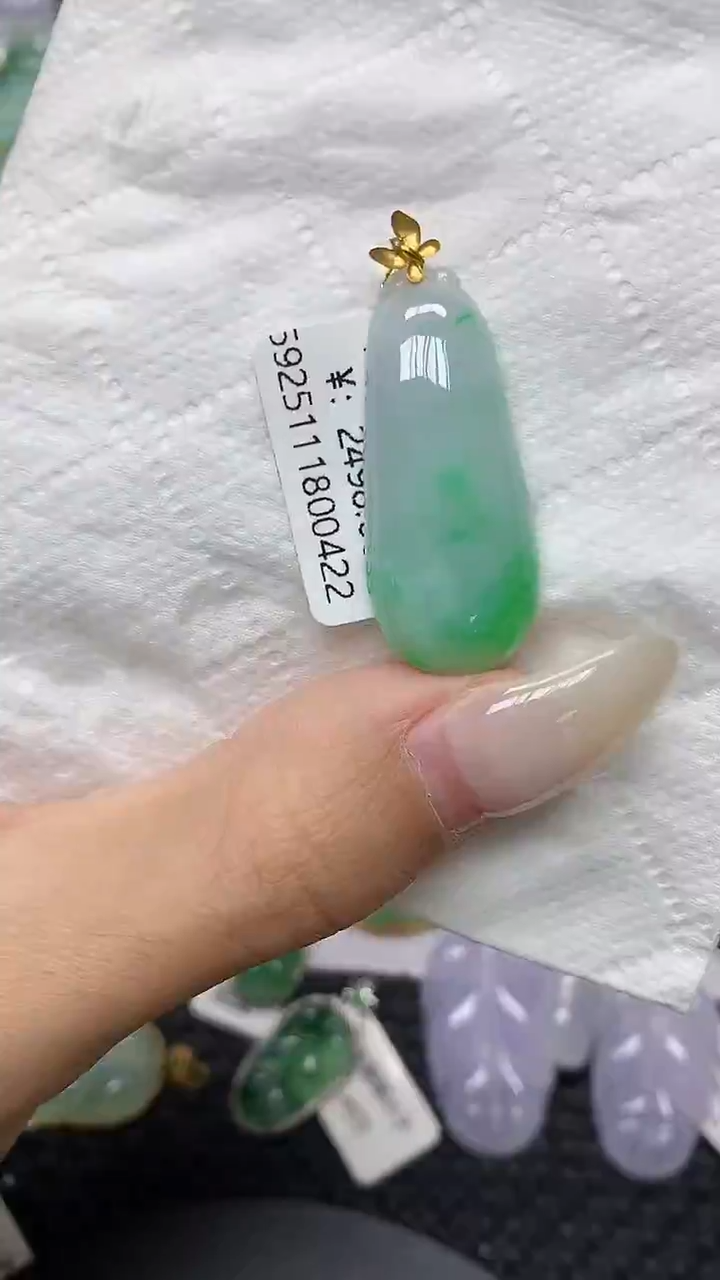 颈饰18K金镶嵌翡翠11111111111