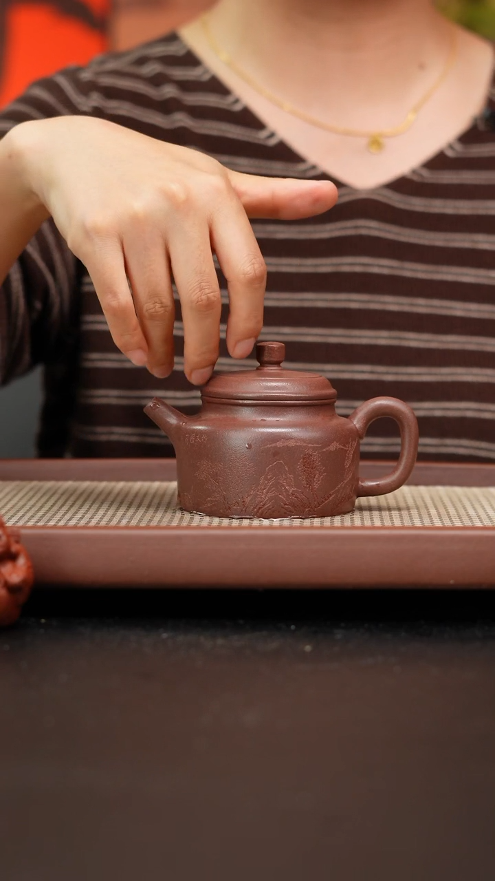 【闪购商品】紫砂茶壶底曹清德钟刻绘