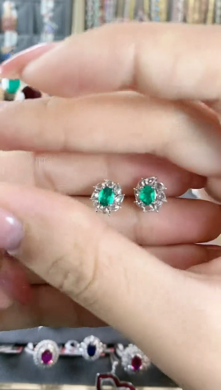 耳饰18K金镶嵌祖母绿一对