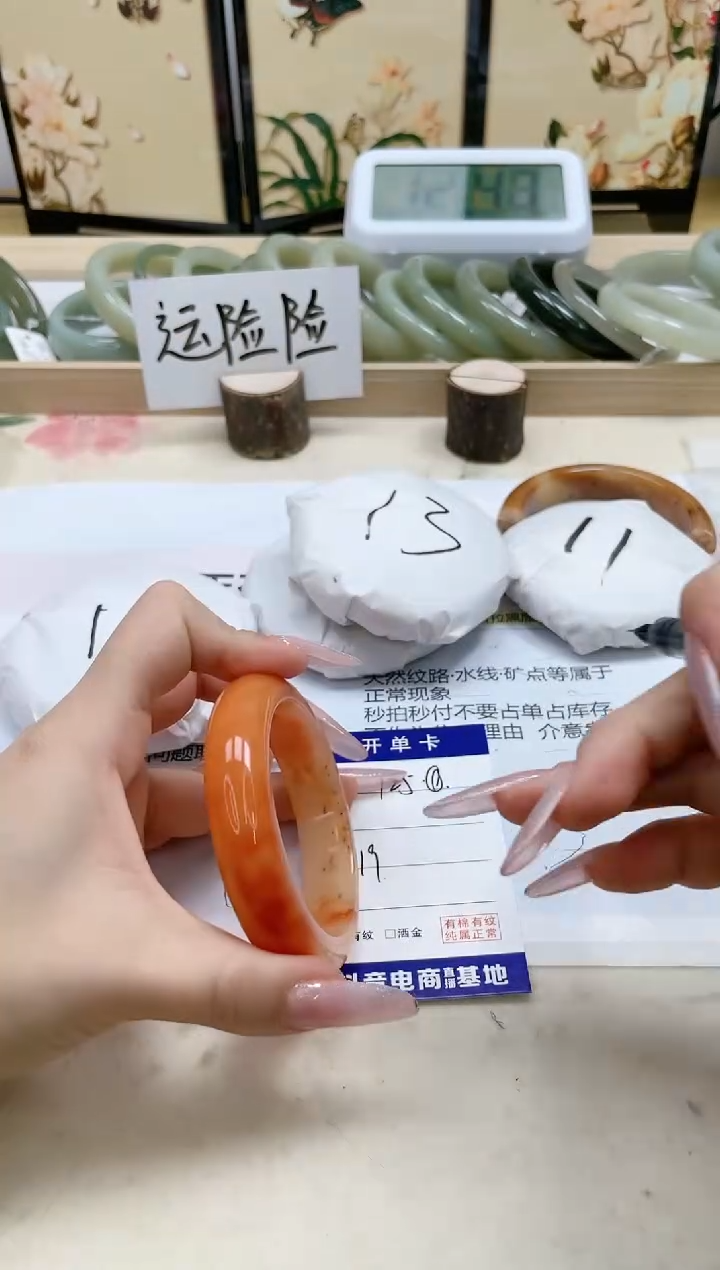 【闪购商品】石英质玉手镯未镶嵌125/56.1