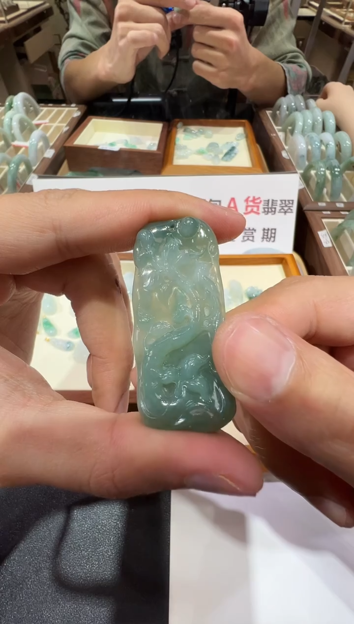 颈饰未镶嵌翡翠-纯天然缅甸A货翡翠吊坠-