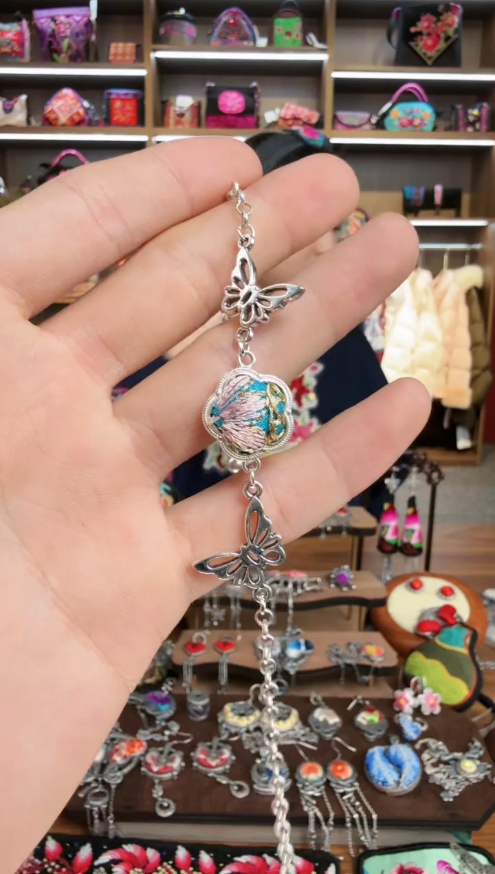 【闪购商品】织绣153蒙阿苏苗绣传承