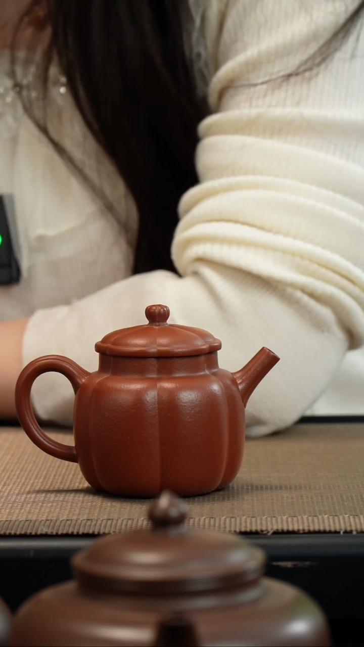 【闪购商品】紫砂茶壶生砂朱泥筋纹繁花