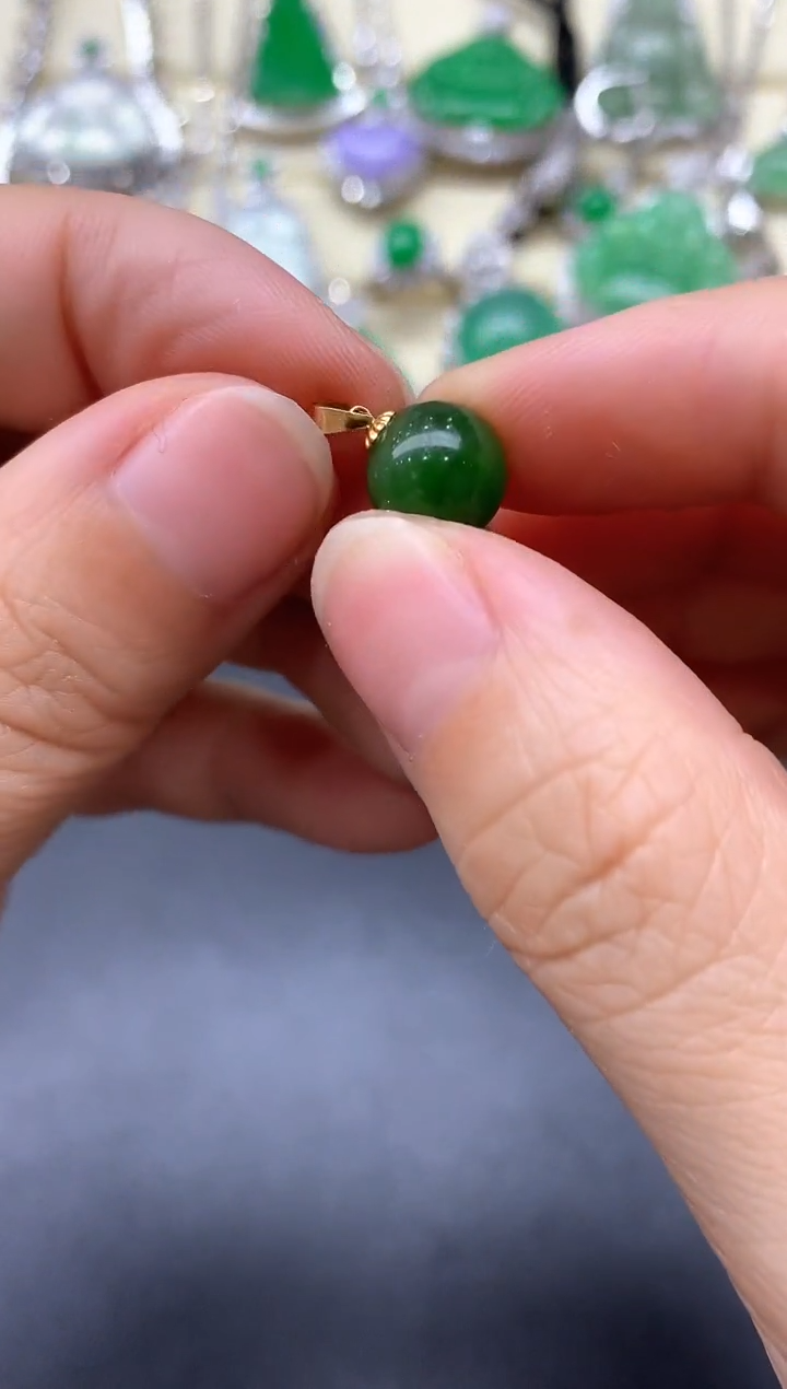 颈饰18K金镶嵌和田玉131-中国好珍宝