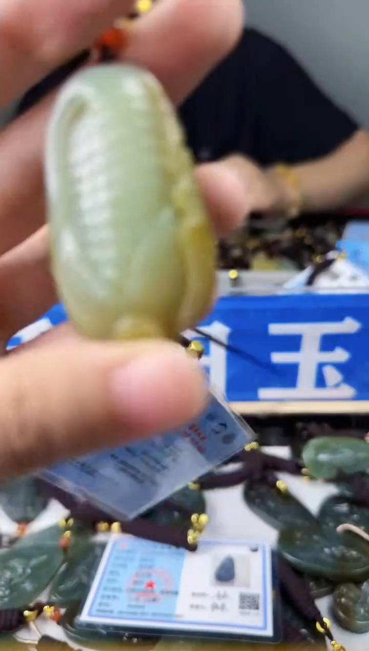 和田玉未镶嵌颈饰1