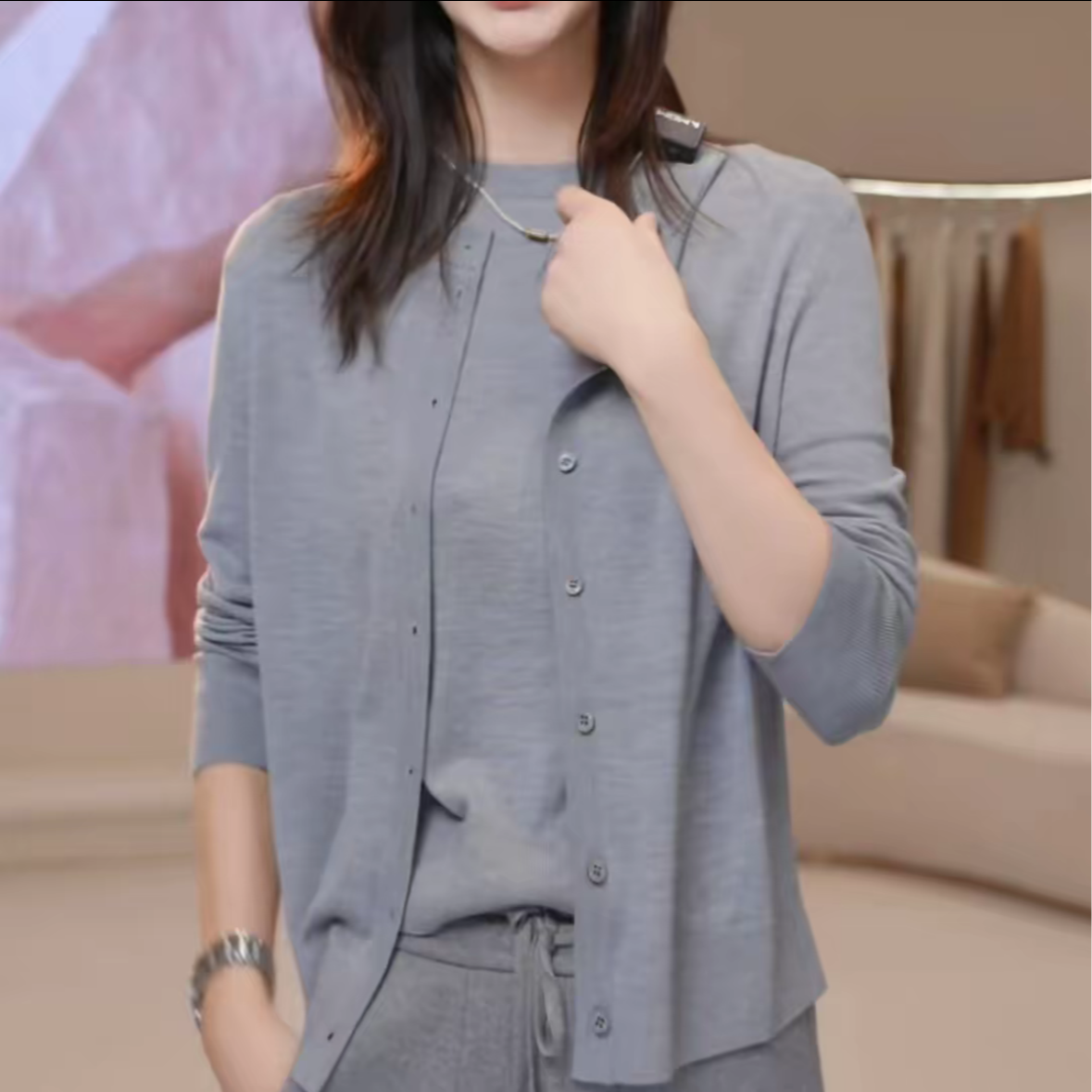 AMASS/阿玛施新款秋季轻奢气质休闲百搭圆领长袖针织外套女548067