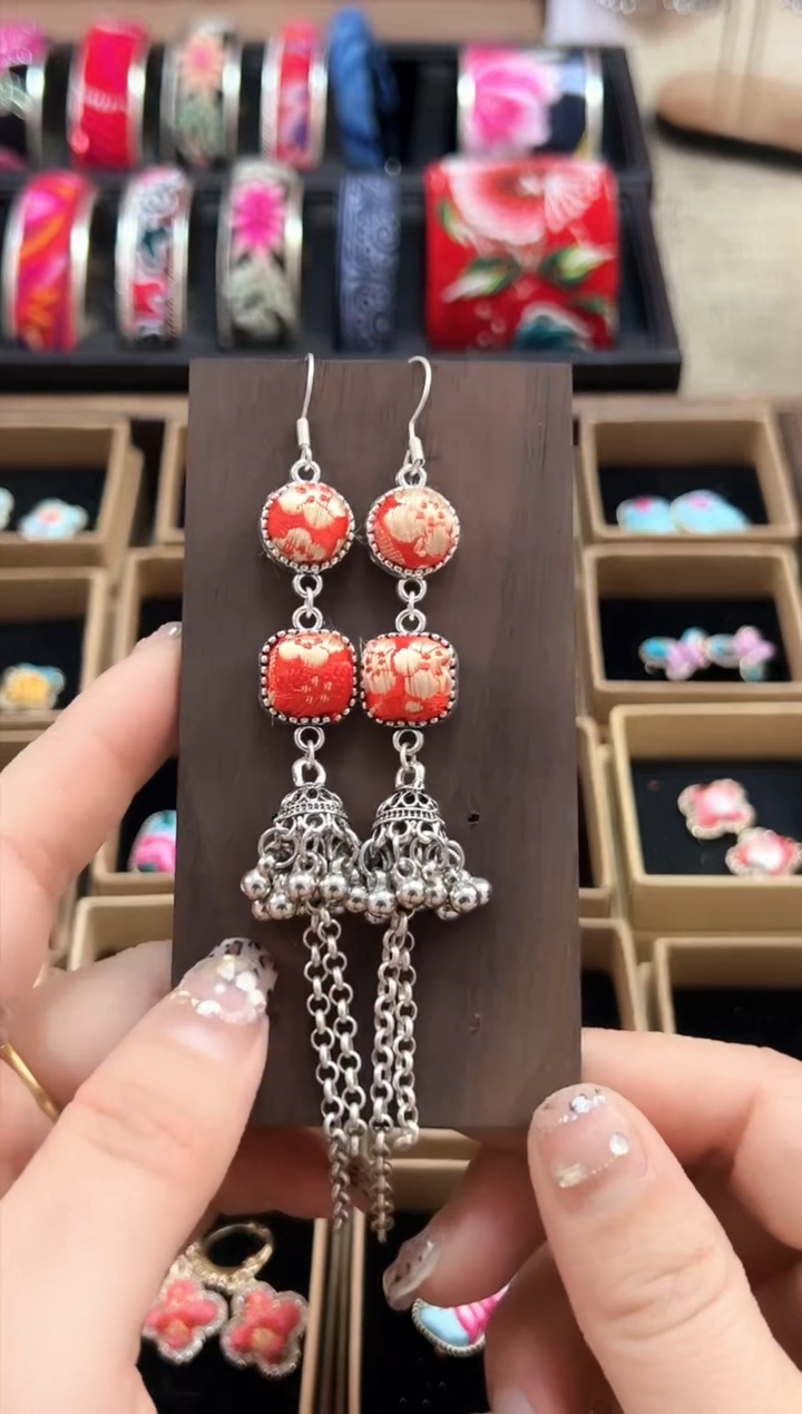 【闪购商品】织绣民族风老绣饰品599