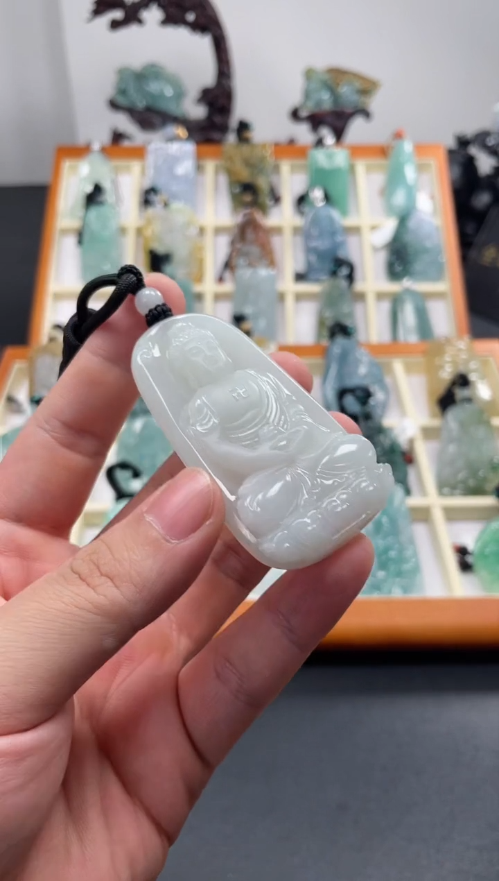 【闪购商品】翡翠颈饰未镶嵌大日