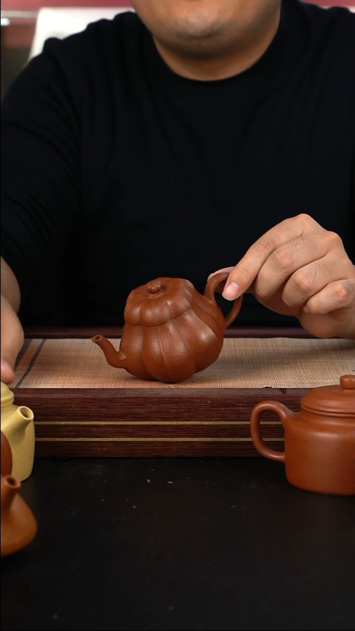 【闪购商品】紫砂茶壶筋纹矮梨      