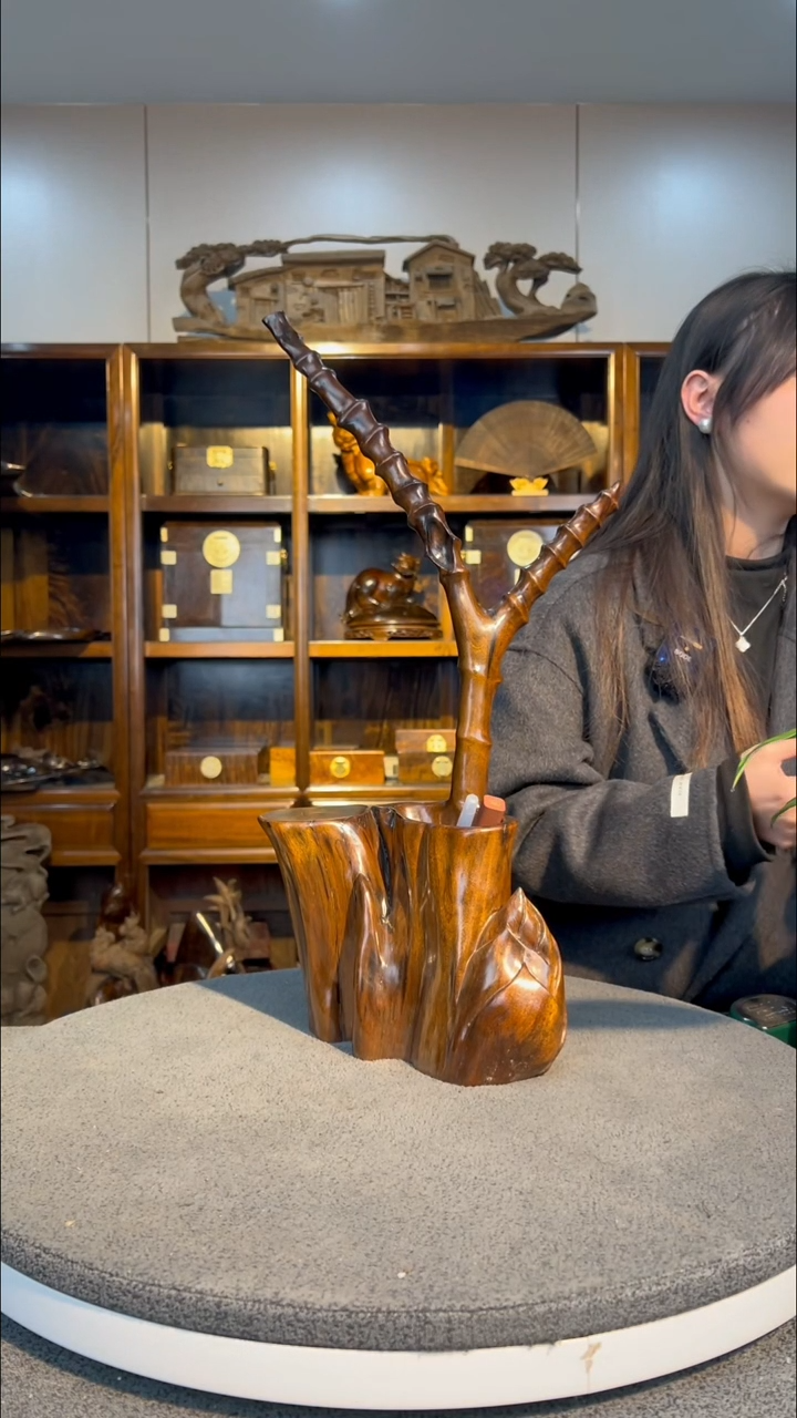 【闪购商品】金丝楠木雕节节高升笔筒