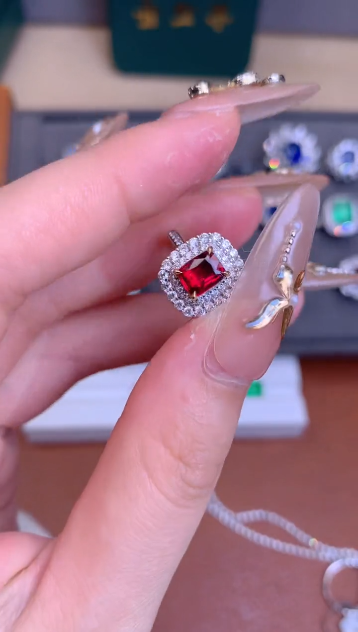 【闪购商品】红宝石戒指18K金镶嵌1.01ct无烧鸽血红