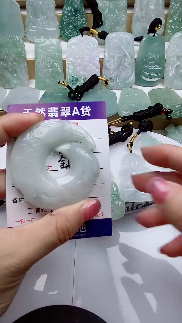 颈饰未镶嵌翡翠             