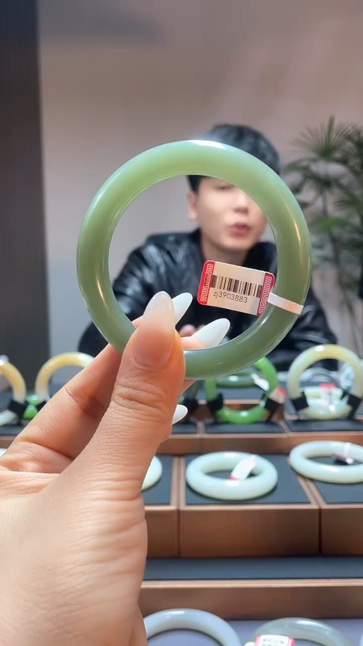 【闪购商品】和田玉手镯未镶嵌58湖水绿3903883