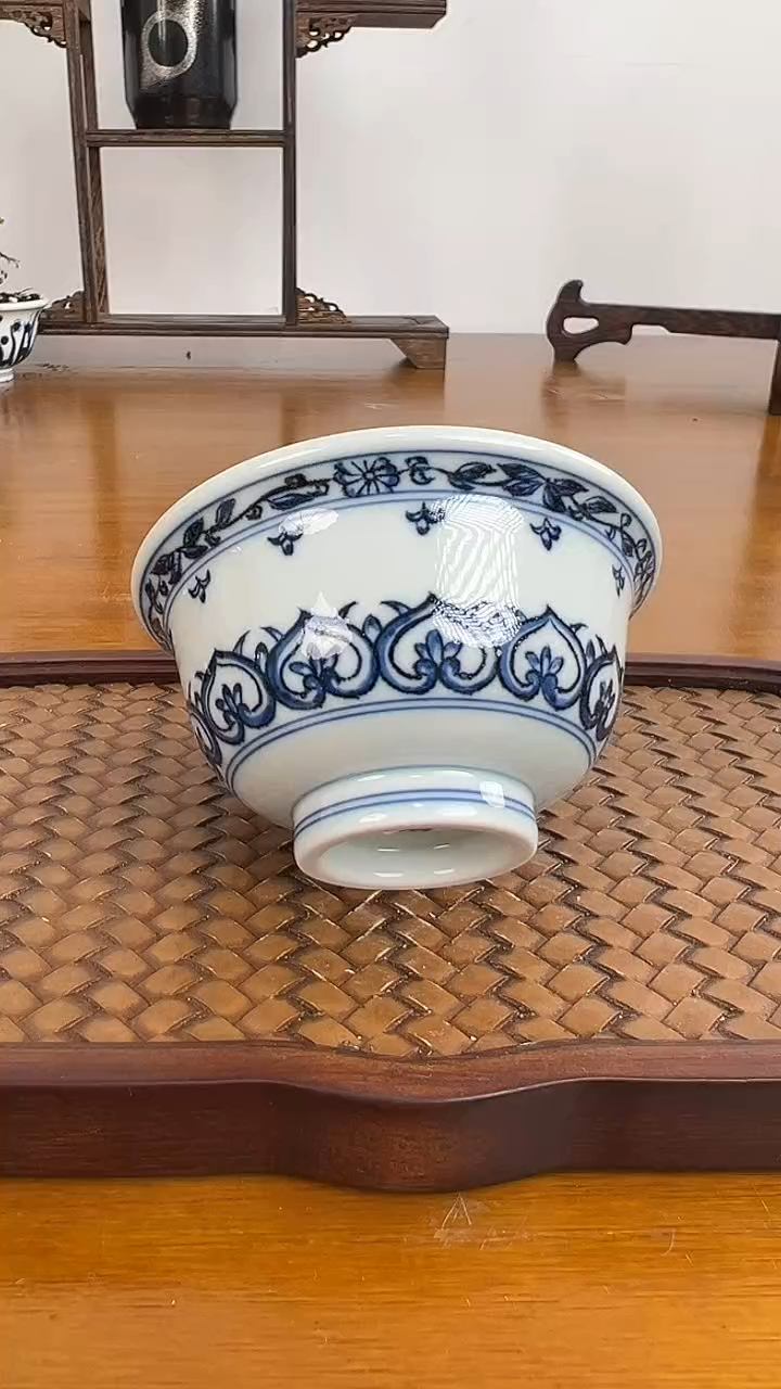 照夜白青花宝象压手杯