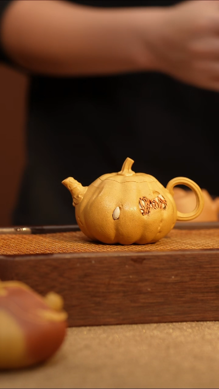 茶壶紫砂黄龙山黄段瓜语（光）