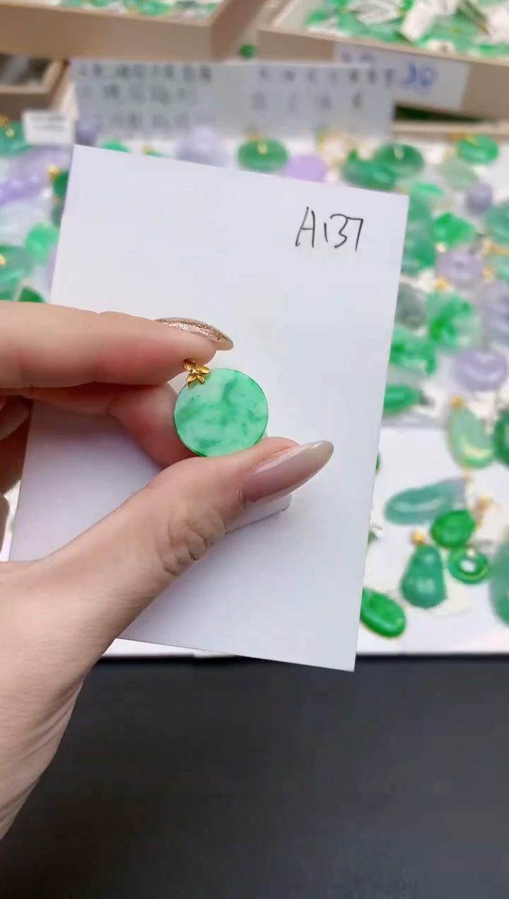 颈饰18K金镶嵌翡翠天然缅甸A货翡翠