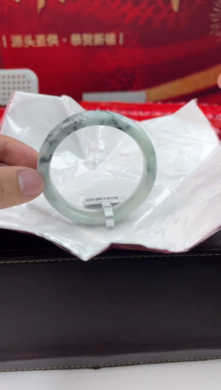 【闪购商品】翡翠手镯未镶嵌19翡翠手镯（微瑕）