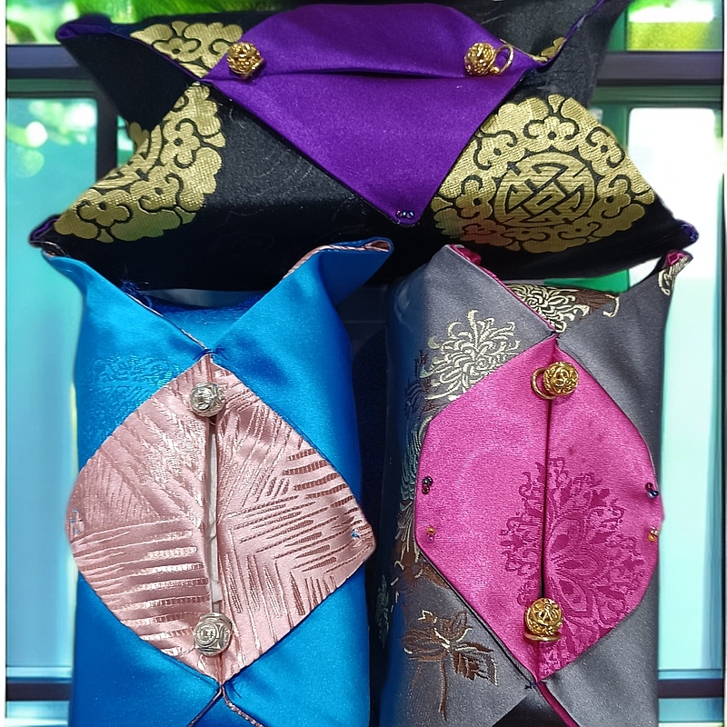 蒙古元素绸缎布料手工制作