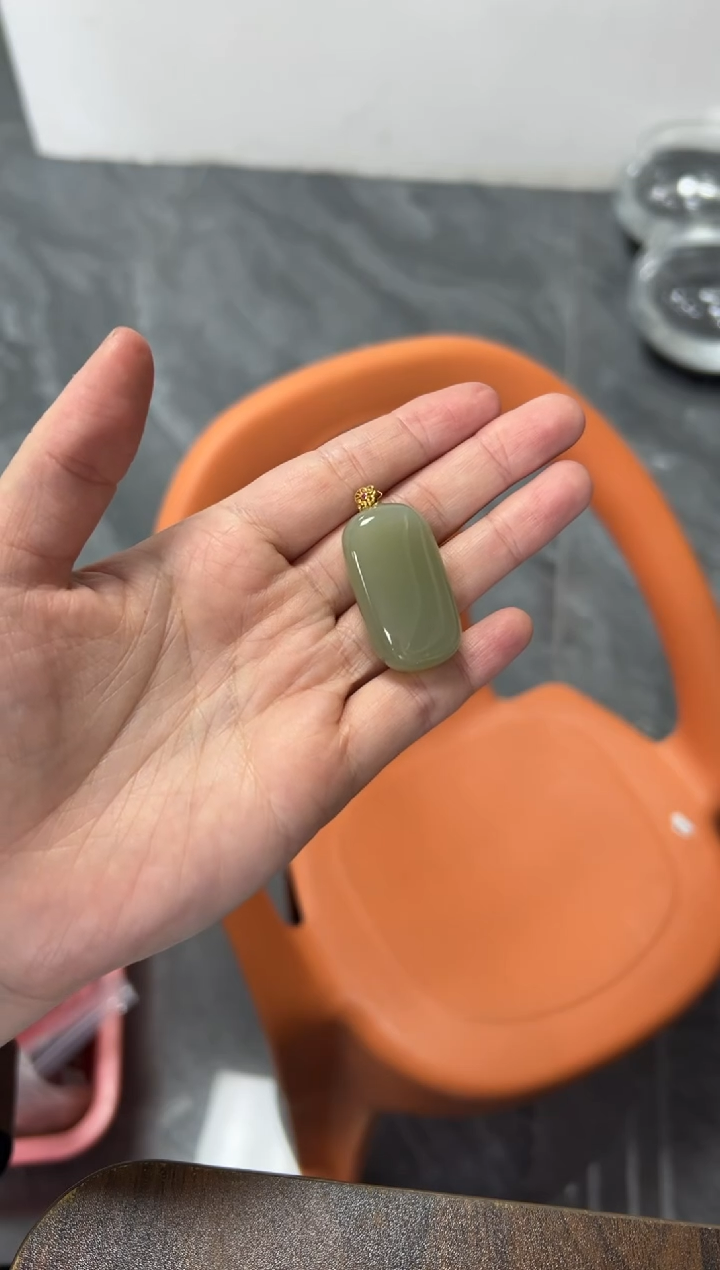 项链18K金镶嵌和田玉18K金和田玉晴水方牌吊坠[多样发其一]