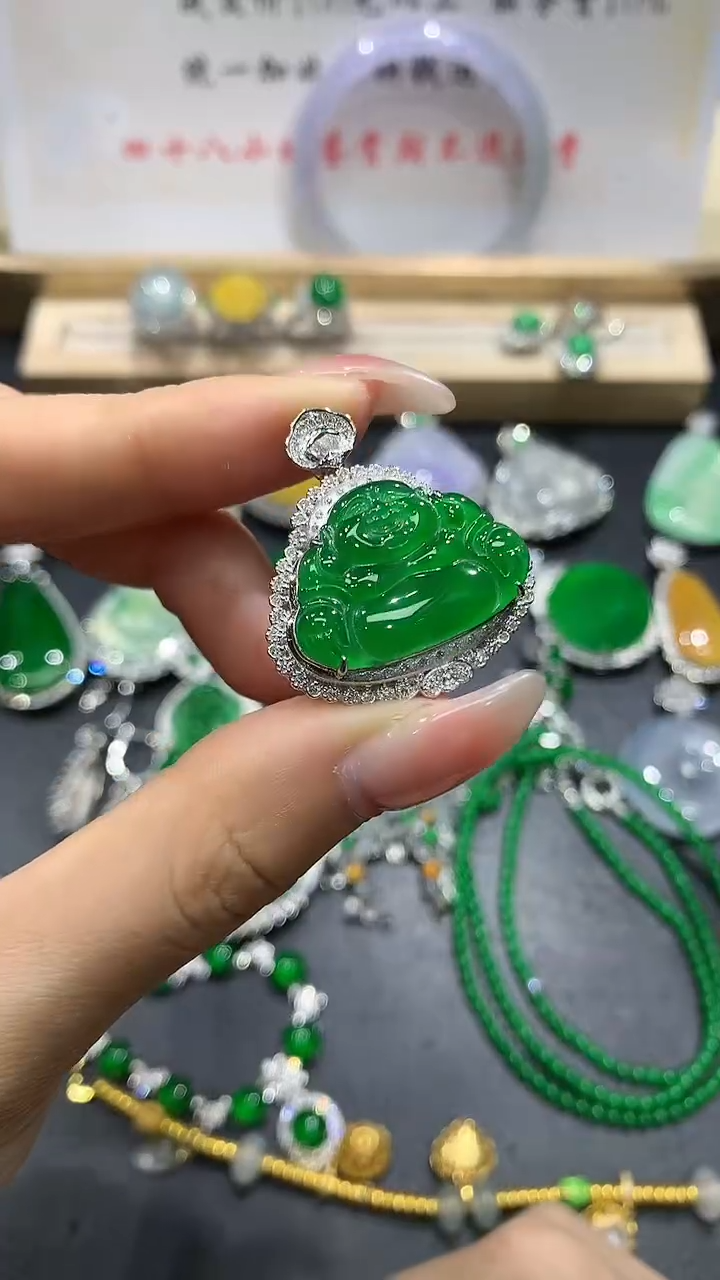 【闪购商品】翡翠吊坠(不含链)18K金镶嵌10团购