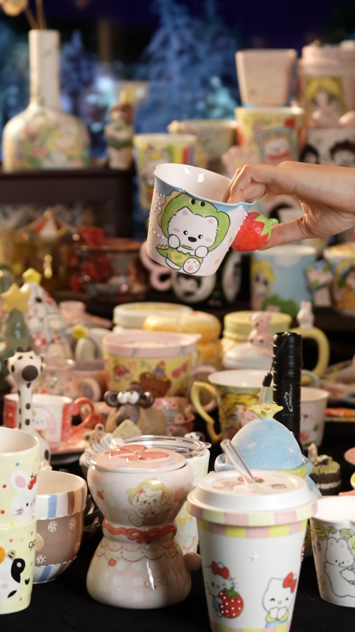 摆件陶景德镇釉下彩手绘设计师款陶瓷