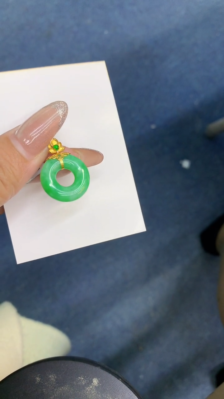 颈饰18K金镶嵌翡翠1