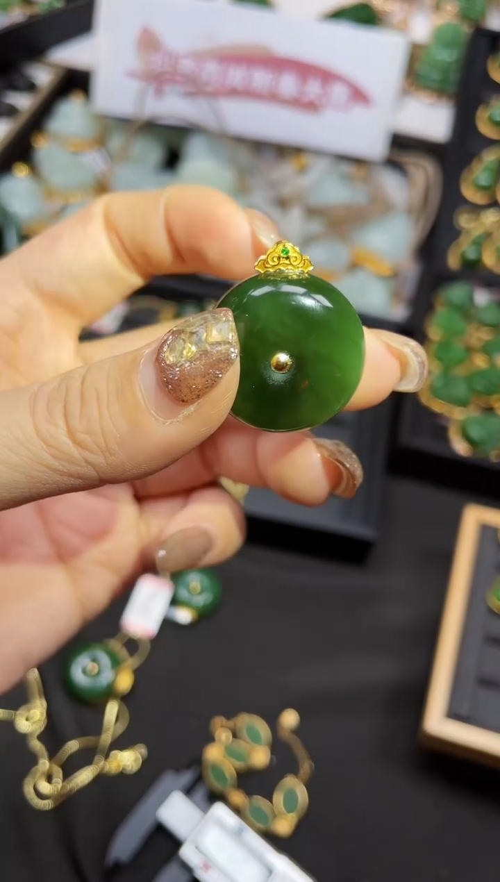 【闪购商品】和田玉吊坠18K金镶嵌多样性发一