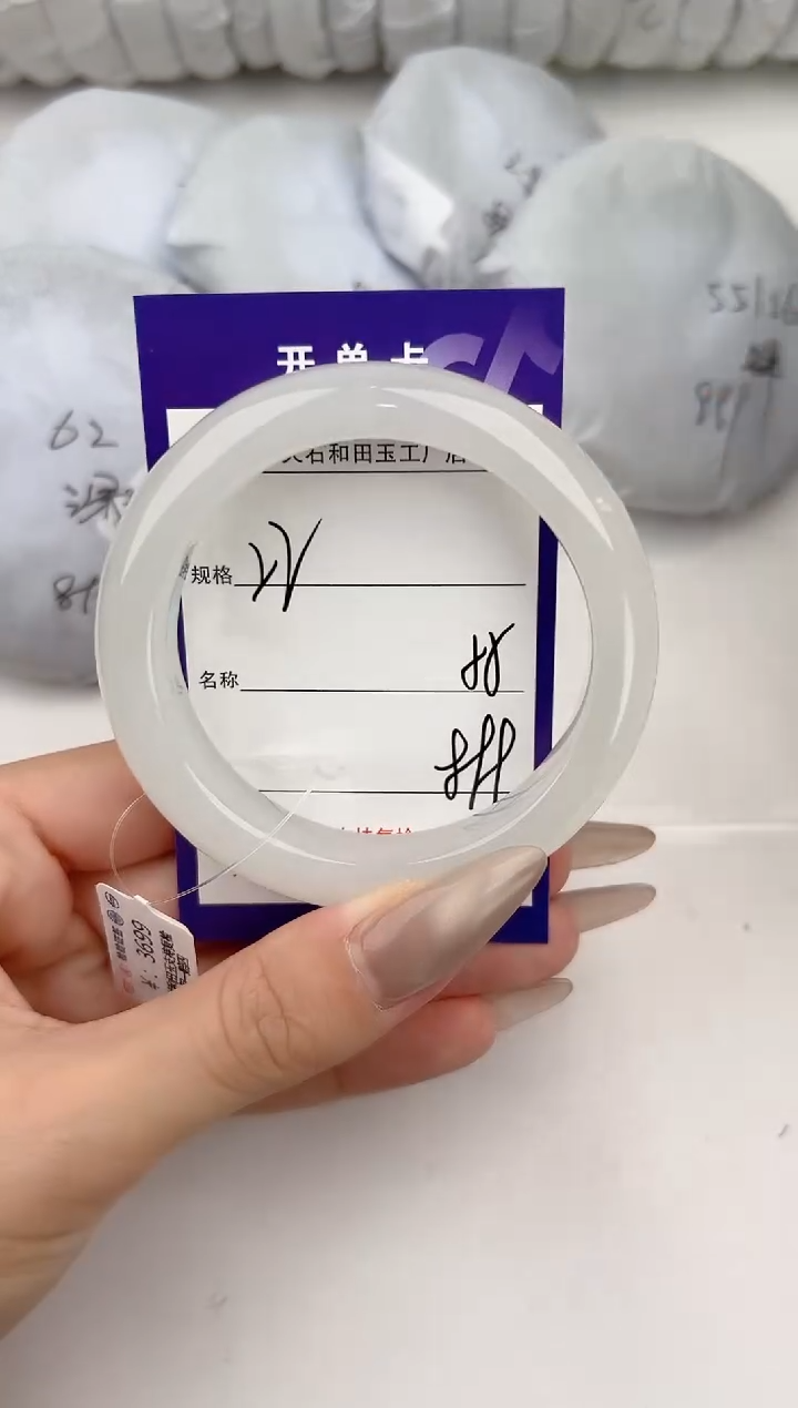 和田玉手镯未镶嵌22颜色微差无瑕疵