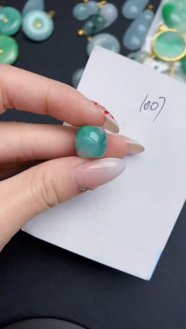 【闪购商品】翡翠颈饰未镶嵌0000000000