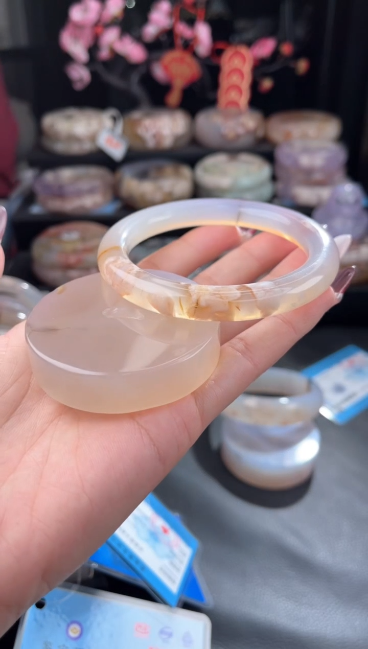 【闪购商品】石英质玉手镯未镶嵌59