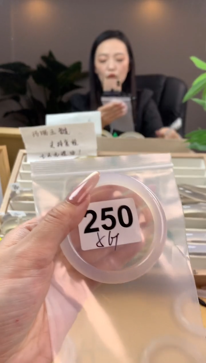 【闪购商品】玛瑙/玉髓手镯未镶嵌250