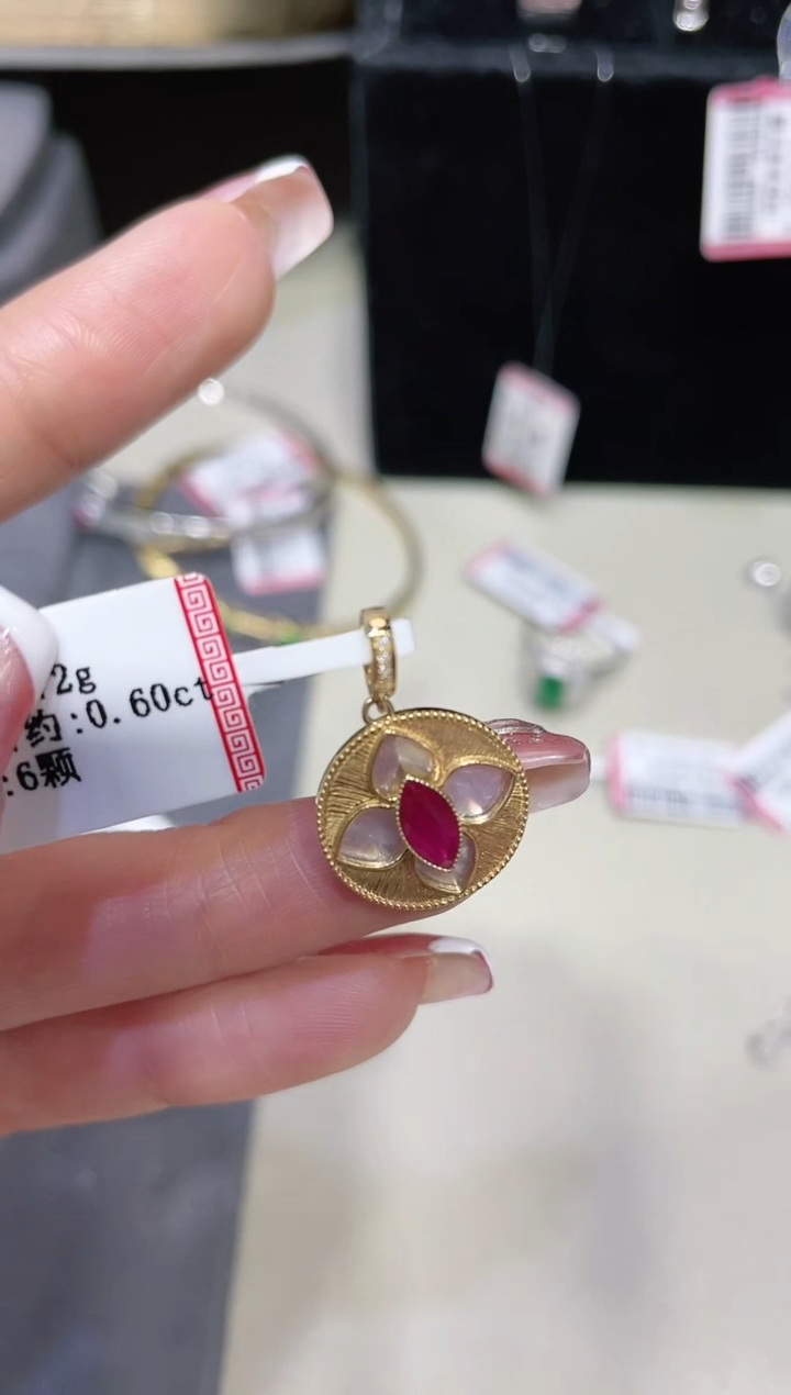 【闪购商品】红宝石吊坠18K金镶嵌·